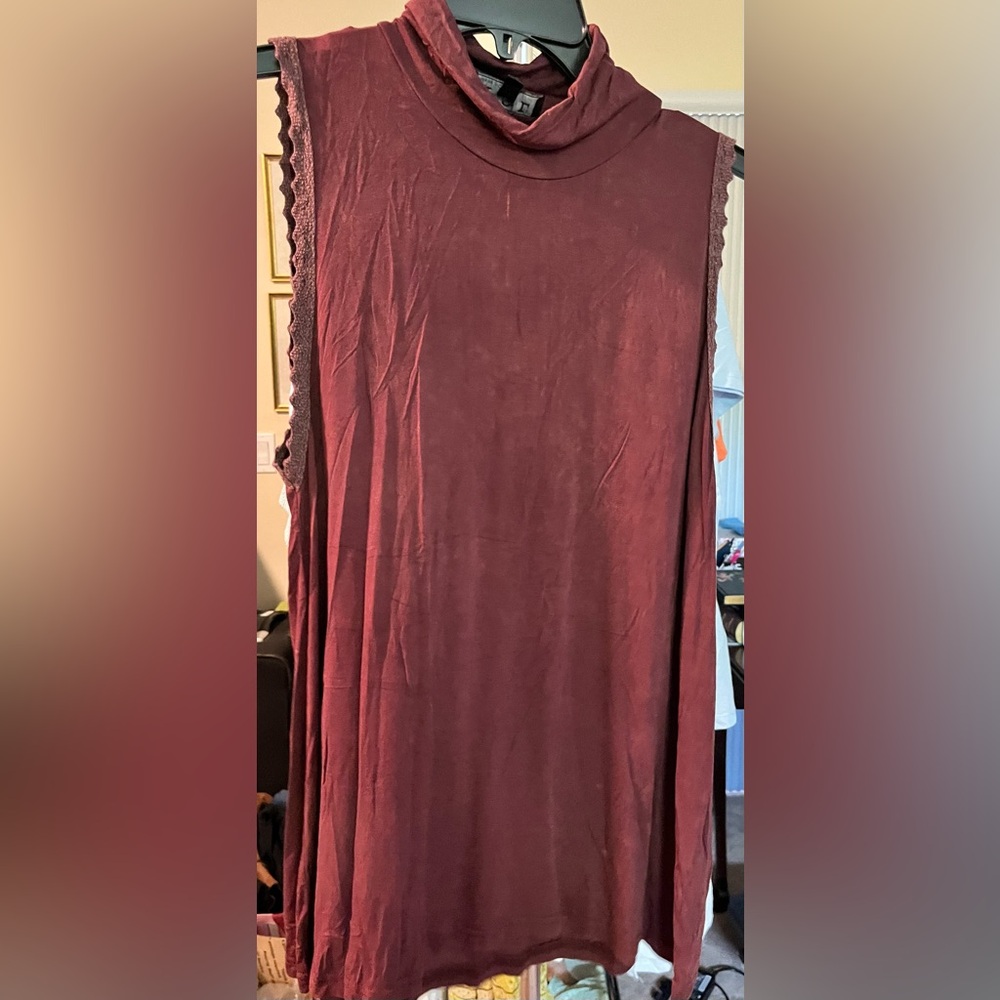POL Burgundy Sleeveless Tank Top with Lace Trim